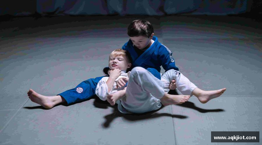 风雨同舟，共创辉煌！